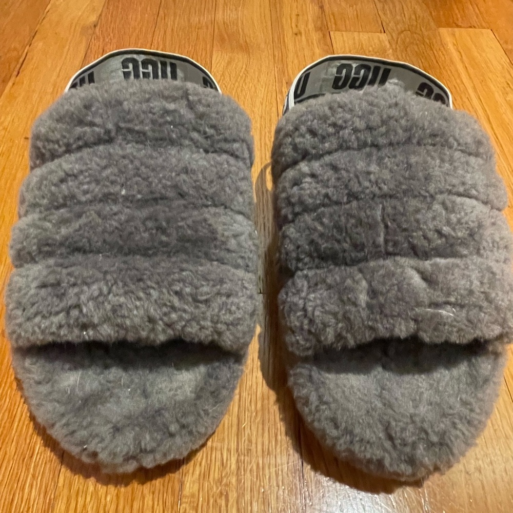 Ugg sleepers. Fluff Yeah Slide. Grey color size 8/39.